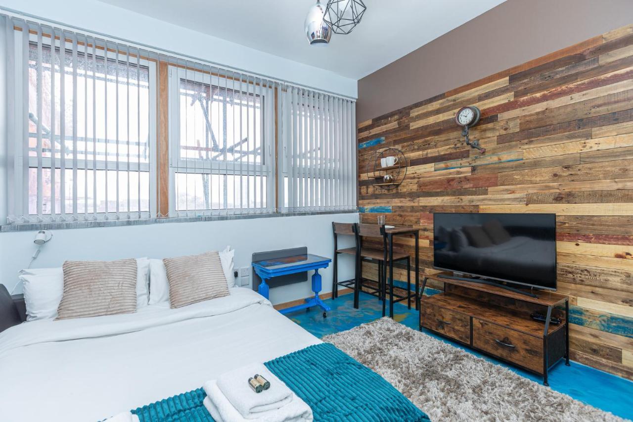New Stylish Studio Flat Near Woolwich Tube 런던 외부 사진